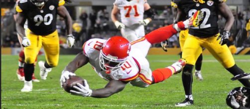Tyreek Hill could be back with the Chiefs soon [Image via Brook Ward/Flikr]
