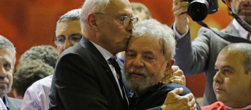 Eduardo Suplicy e o amigo Lula. (Arquivo Blasting News)