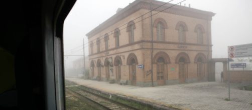 Mistero nel lodigiano: ragazzo trovato morto vicino ai binari del treno