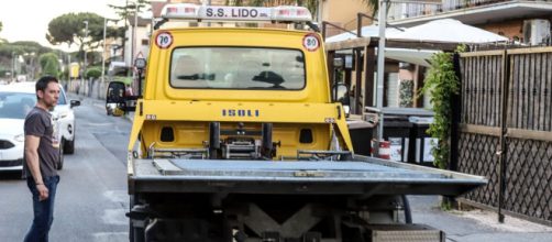 Ostia Antica, cancello cade e travolge bimbo di cinque anni: il piccolo è grave | repubblica.it