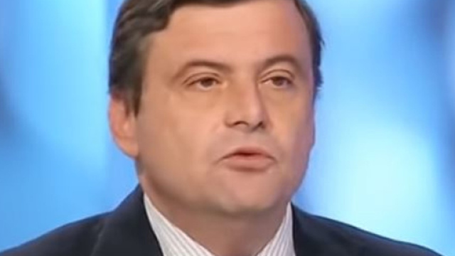 Carlo Calenda non le manda a dire al suo collega di partito Anzaldi