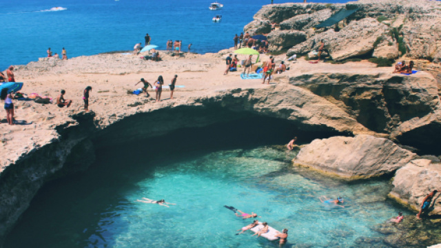 Turismo, fuga dal mare italiano: tra le destinazioni a picco c'è la Puglia