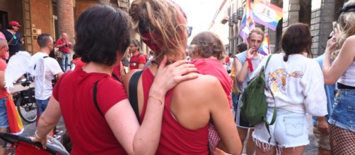 Coppia lesbica aggredita a Londra