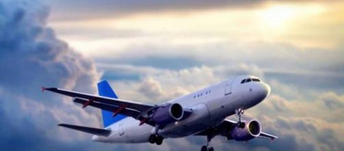 Los pasajeros de un avión American Airlines se asustan por una nube