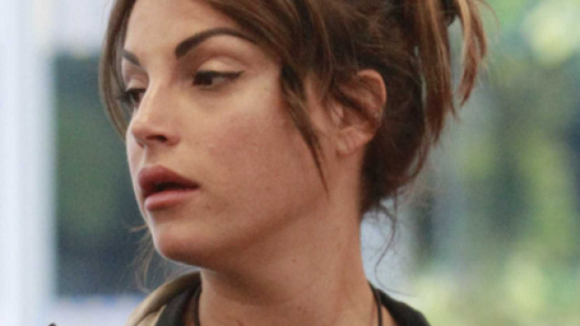 GF 16, Enrico e Daniele si lamentano del disordine lasciato in giro da Francesca De André.