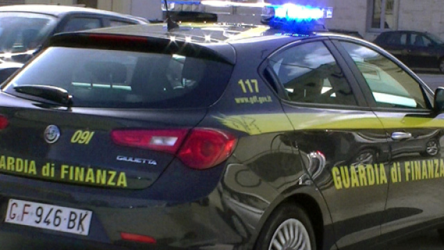 Lecce, 24enne beccato sulla provinciale con 1 kg di marijuana: ai domiciliari
