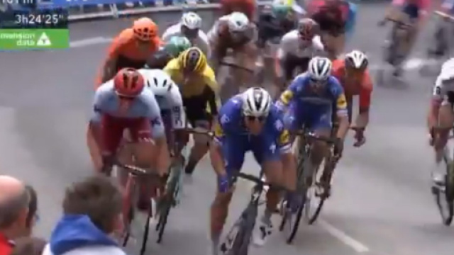 La volata nella prima tappa del Giro del Delfinato.