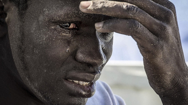 Sea Watch, parla un migrante: 'Carola è brava e Salvini ha parzialmente ragione'