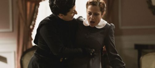 Una Vita spoiler: Ursula accoltella all'addome Carmen e fugge da Acacias 38