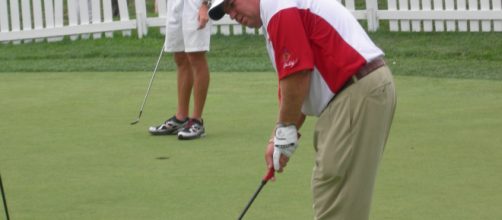 John Daly competes in a 2007 tournament. [Image Source: Carl Lindberg/Wikimedia Commons]