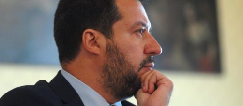 Matteo Salvini, minacce di morte al risveglio: intercettata busta indirizzata al ministro con all'interno un proiettile.