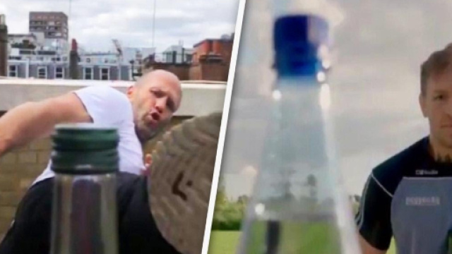 Cercare di svitare il tappo di una bottiglia con la suola della scarpa eseguendo un calcio volante, è la sfida dell'estate 2019