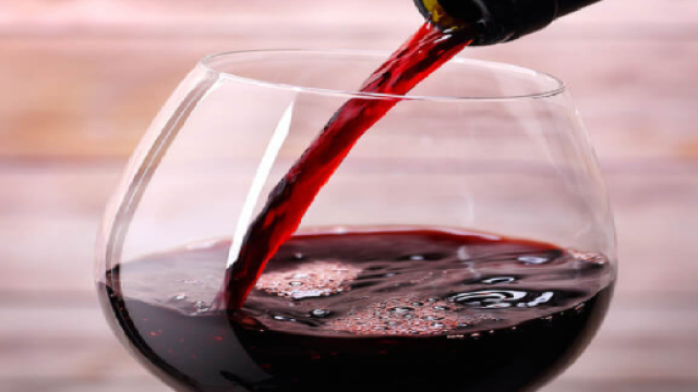 Puglia, vino sofisticato: 11 arresti e sei aziende sequestrate tra Brindisi e Lecce