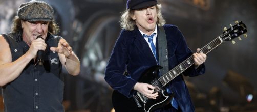 Brian Johnson (L) and Angus Young of leg - Lust For Life Magazine - lflmagazine.nl