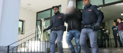 Reggio Calabria: 43enne arrestato, aveva minacciato la moglie con una pistola.