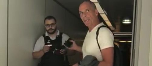 Varoufakis exige disculpas por parte de la policía francesa por lo sucedido en el aeropuerto de París