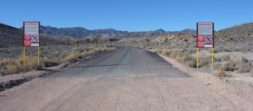 New signs up at Area 51 gate, page 1 - abovetopsecret.com