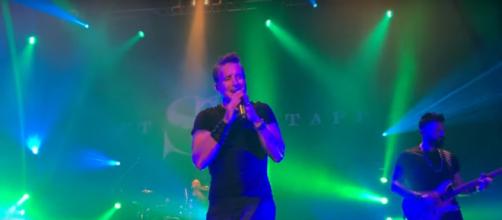 Scott Stapp takes his Dallas fans on a revealing,rocking journey of truth and grace. [Image source: Russell McKeown-YouTube]