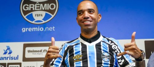Diego Tardelli ainda está devendo futebol no Grêmio. (Arquivo Blasting News)