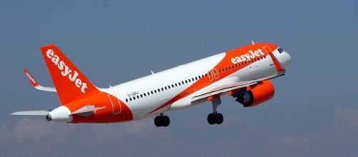 Easyjet contesta a una clienta que escribe en catalán y se hace viral