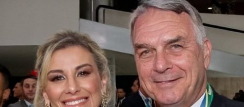 Senador Flávio Bolsonaro e sua esposa. (Reprodução/Instagram/@flaviobolsonaro)