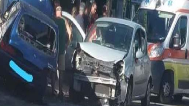 Lecce, incidente stradale al rientro dal mare: grave una 38enne