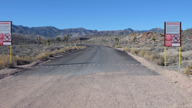 New signs up at Area 51 gate, page 1 - abovetopsecret.com