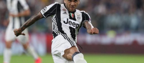 Dani Alves sarebbe nel mirino di Juventus e Inter.