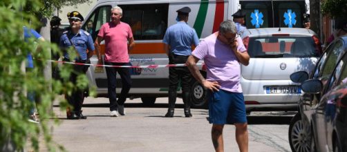 A San Gennaro Vesuviano un padre ha ucciso la figlia di 16 mesi lanciandola dal balcone e si è poi buttato sopravvivendo