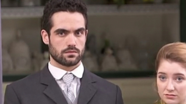 I&ntilde;igo scoprir&agrave; che Flora ha baciato Paquito.