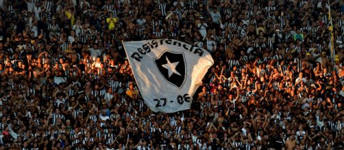 Dívidas do Botafogo preocupam dirigentes e torcida. (Arquivo Blasting News)