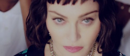 Madonna nel suo videoclip ufficiale per "Batuka", tratta da "Madame X"