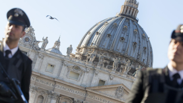 Roma, allerta terrorismo, si cerca un siriano: 'Domani sar&ograve; in Paradiso'