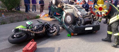 Calabria, motociclista si schianta contro auto e muore. (foto di repertorio)