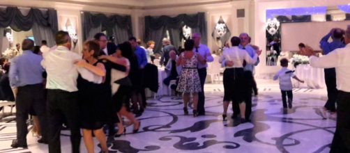 Bologna: manca l'autorizzazione per il ballo liscio, anziani multati