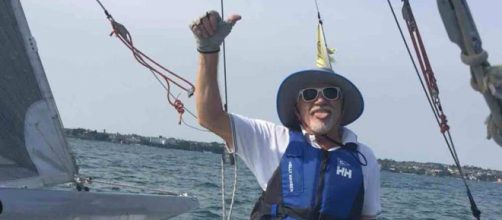 Moniga, lo skipper Claudio Valle scivola dalla barca a vela: disperso | thesocialpost.it