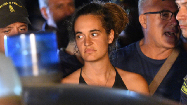 Carola Rackete agirà legalmente contro gli insulti ricevuti.