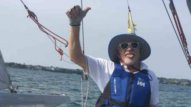 Moniga, lo skipper Claudio Valle scivola dalla barca a vela: disperso | thesocialpost.it