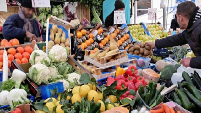 Spesa in orario lavorativo: dipendente forestale beccato grazie a Facebook