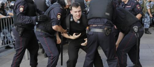 Russian Police Arrest Hundreds Of Demonstrators At Moscow Protest ... - wmot.org