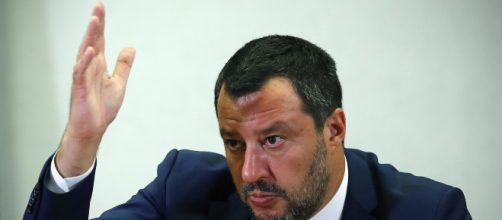 Facebook cancella i post di Salvini