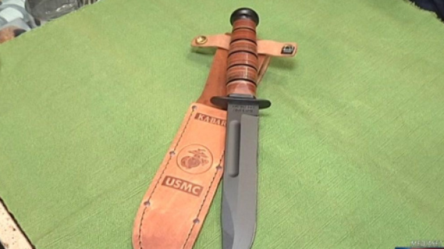 Leah Lynn Elder, madre di Elder Lee, difende il figlio e sostiene che ignorava avesse un coltello militare da assalto..