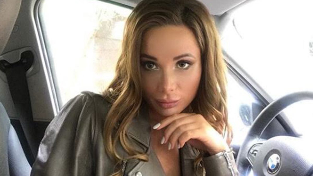 Russia, influencer di 24 anni trovata morta in casa a Mosca: il corpo era  in una valigia