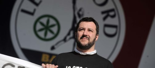Bufera per un retweet di Matteo Salvini.