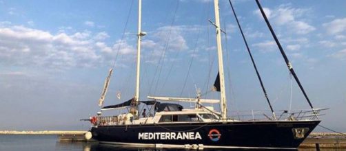 Il veliero Alex della Ong Mediterranea in rotta verso Lampedusa