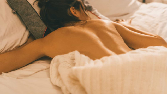 Dispa-se. Damos-lhe cinco raz&otilde;es por que deve dormir nu - noticiasaominuto.com