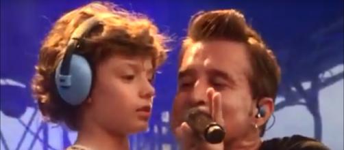 Scott Stapp is all heart singing "Face of the Sun" on stage with his son, Daniel, as a big birthday moment. [Image source: cindyward19-YouTube]