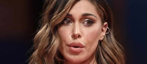 Belen Rodriguez mostra le curve su Instagram, alcuni protestano: 'Basta, siamo stufi'.