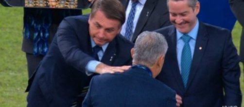 Tite evita Bolsonaro em cerimônia da Copa América 2019. (Reprodução/TV Globo)