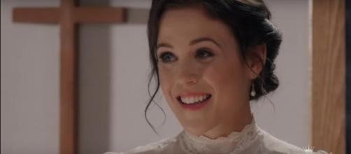 Erin Krakow and Kevin McGarry of "When Calls the Heart" will each star in new 2019 Christmas movies. [Image source: HallmarkChannel-YouTube]